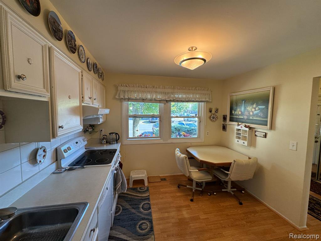 5377 Breeze Hill Place, Troy, MI 48098 — Photo 12