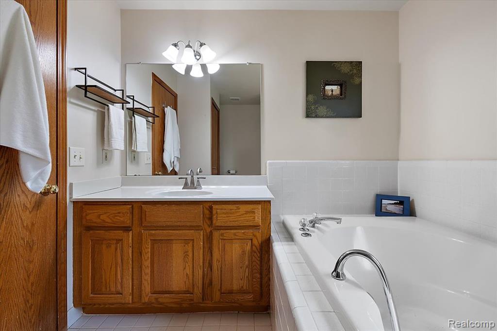 42764 Bloomingdale Drive, Sterling Heights, MI 48314 — Photo 25