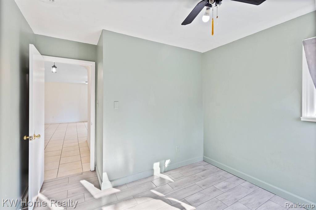 629 E CREST Lane, South Lyon, MI 48178 — Photo 17