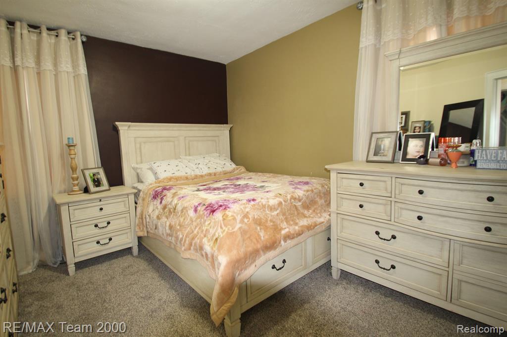 6000 ORCHARD Avenue, Dearborn, MI 48126 — Photo 16