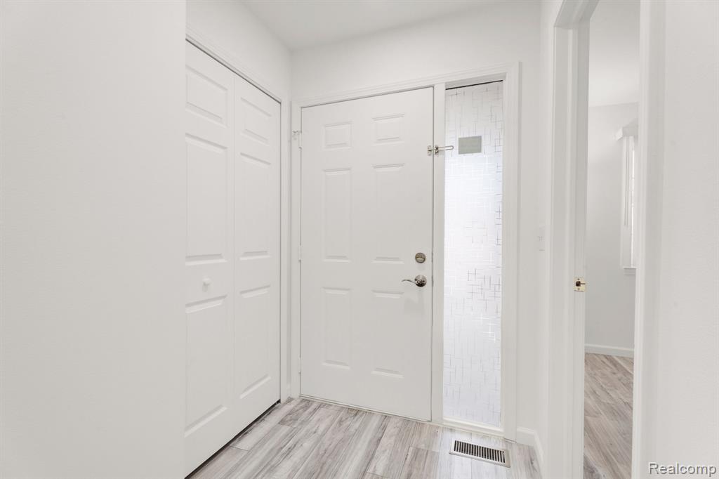 41057 Glenleven Court, Clinton Twp, MI 48038 — Photo 5