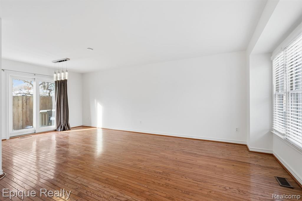535 W Marshall Street, Fenton, MI 48220 — Photo 32