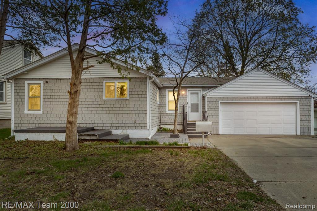 6200 Nightingale Street, Dearborn Heights, MI 48127 — front exterior