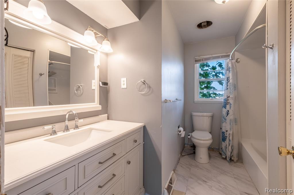 9187 Nichols Road, Gaines Vlg, MI 48436 — Photo 8