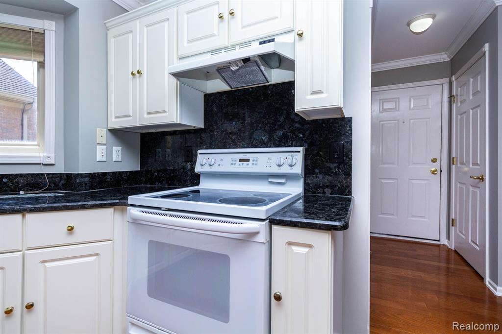 48784 BELLTOWER Drive, Macomb, MI 48044 — Photo 15