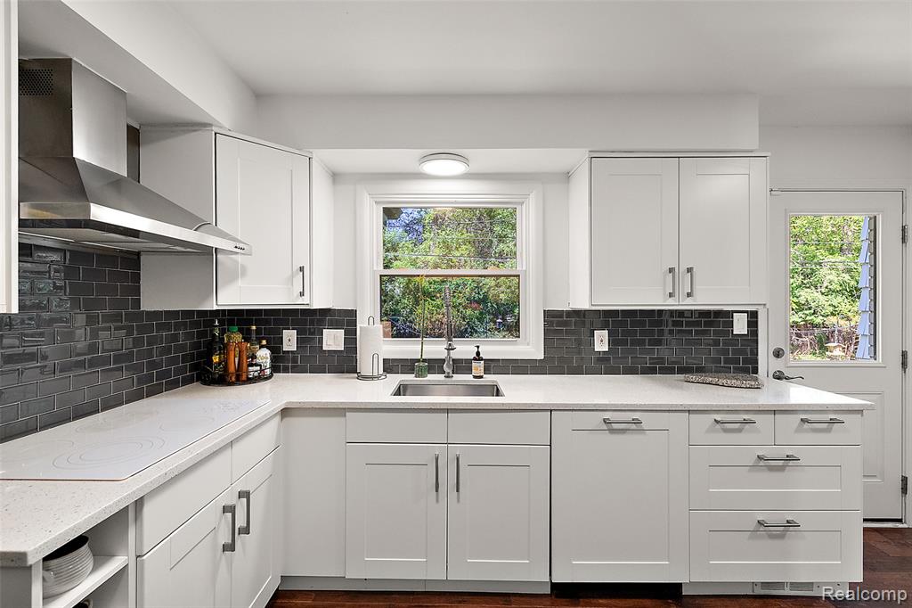 6804 Spruce Drive, Bloomfield Hills, MI 48301 — Photo 10