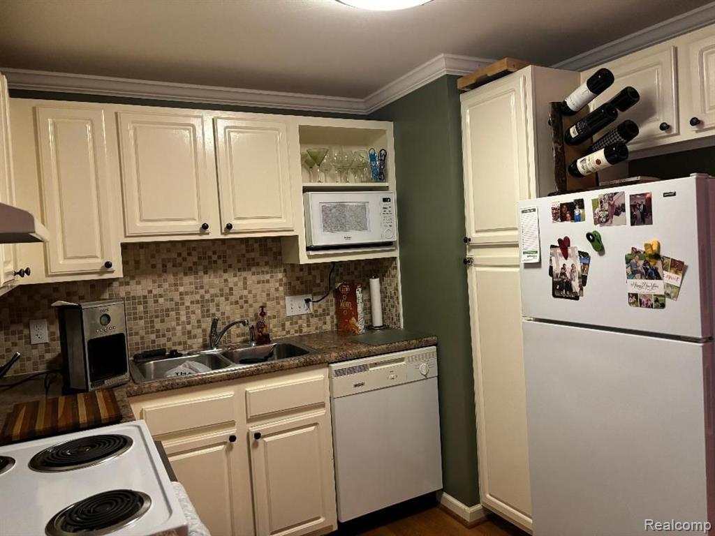16009 TERRACE VILLAGE Drive, Taylor, MI 48180 — Photo 9