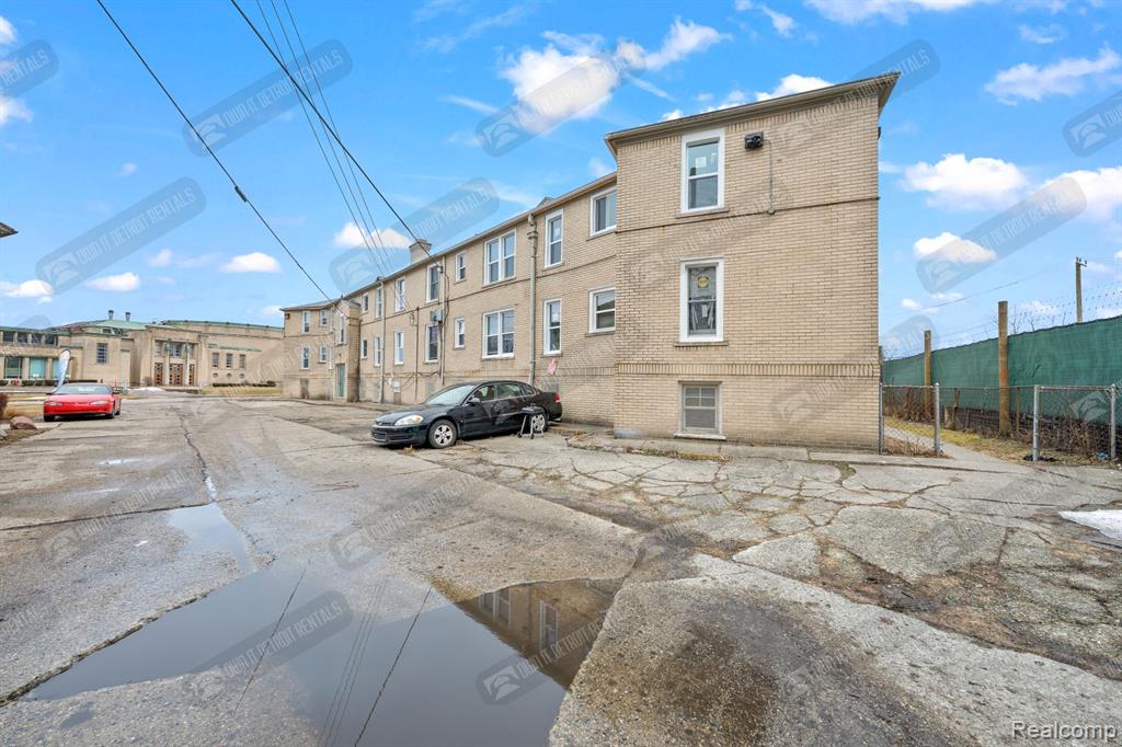 16721 Greenfield Road, Detroit, MI 48235