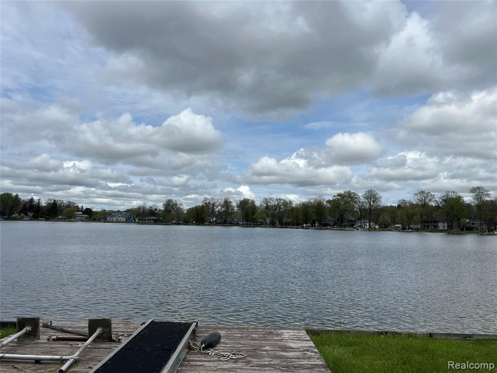 5377 Wildwood Drive, Howell, MI 48843 — Photo 14