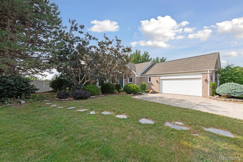 810 CARRINGTON Boulevard, Monroe, MI 48161 — Photo 3