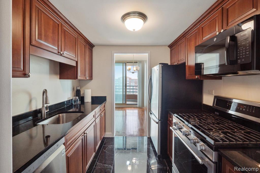 3320 SPINNAKER Lane, 74-14C, Detroit, MI 48207 — Photo 17