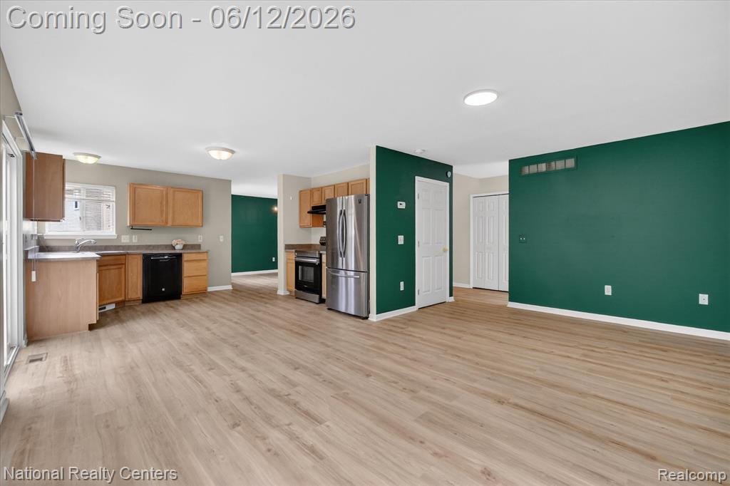 8525 BERKSHIRE Drive, Ypsilanti, MI 48198 — Photo 9