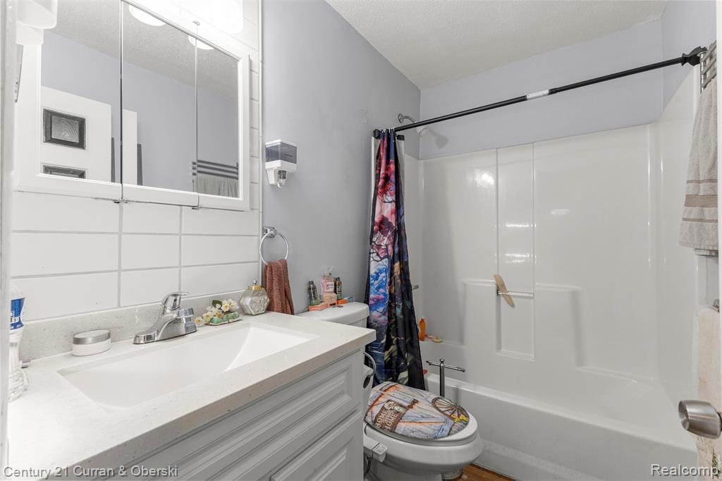 1827 Cleophus Pkwy, Lincoln Park, MI 48146 — Photo 9