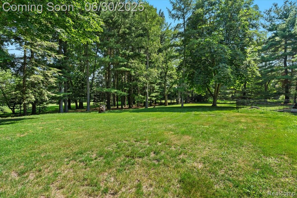 7248 Parkwood Drive, Fenton, MI 48430 — Photo 28