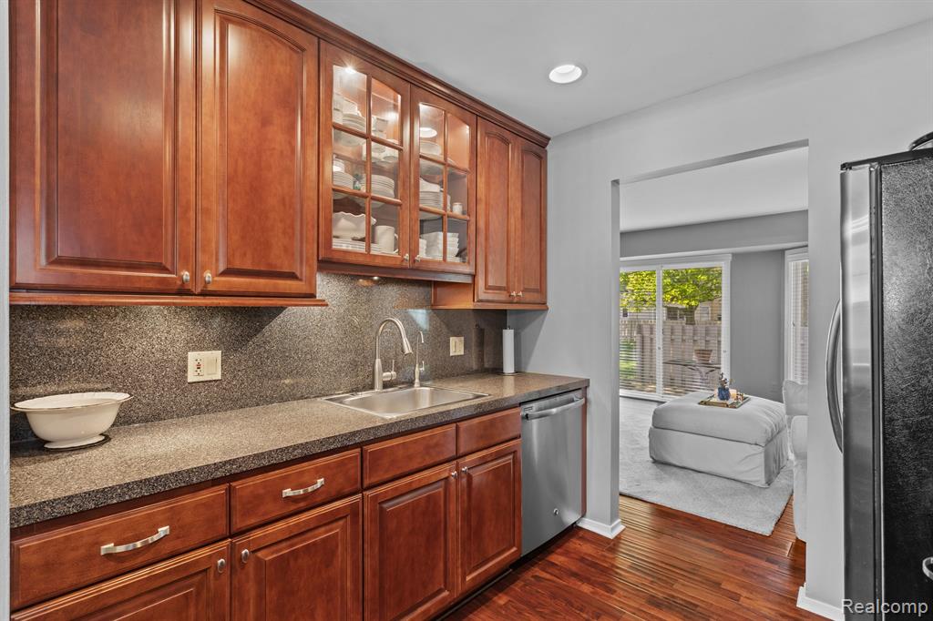 24264 BASHIAN Drive, Novi, MI — Photo 8