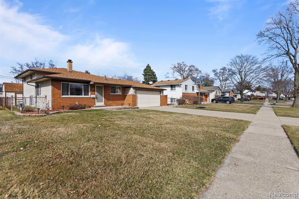 8573 SAN MARCO Boulevard, Sterling Heights, MI 48313 — Photo 31