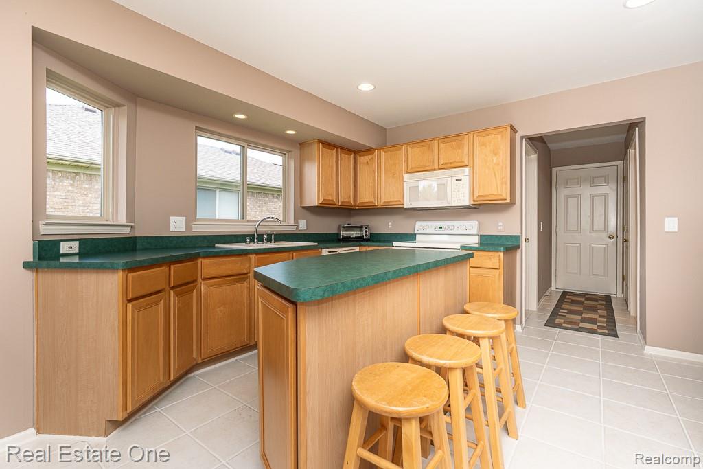 52033 Pebble Creek Drive, New Baltimore, MI 48047 — Photo 9