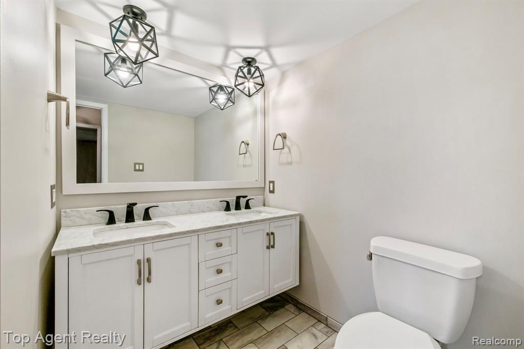 8353 Kennedy Circle, Warren, MI 48093 — Photo 28