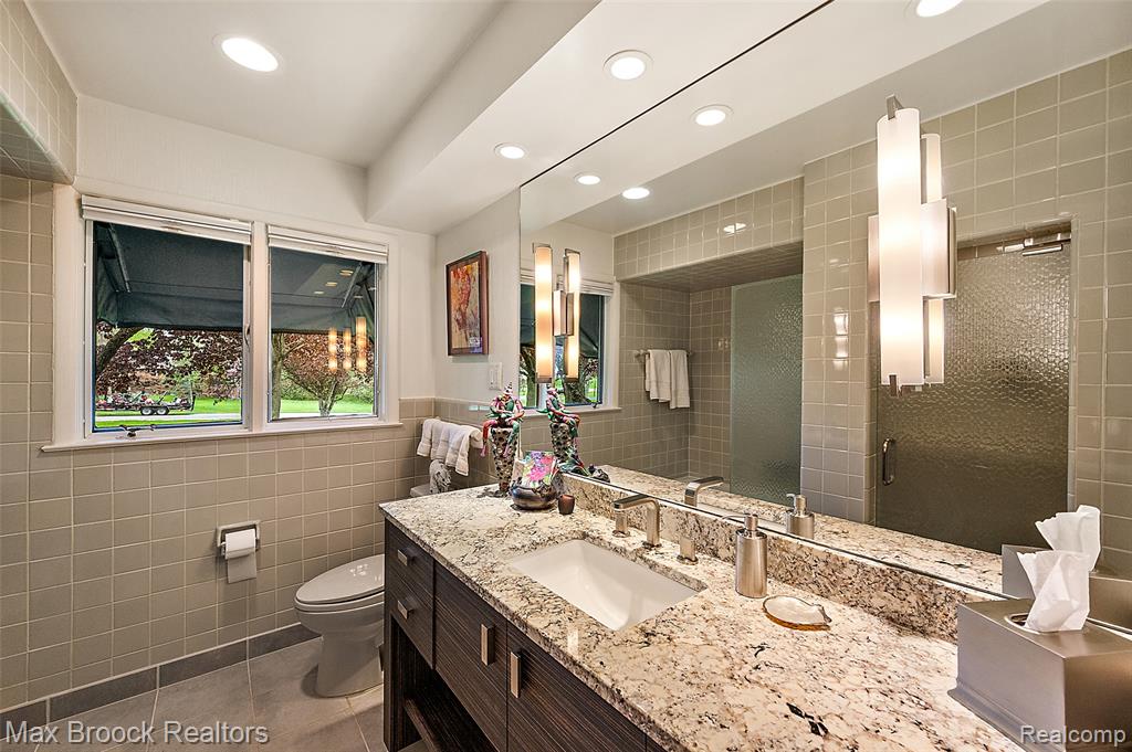 30400 Woodhaven Lane, Beverly Hills, MI 48025 — Photo 13