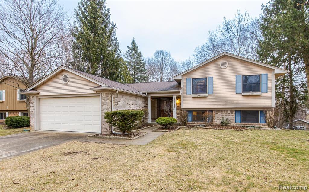 5126 OLD COVE Road, Clarkston, MI — Photo 2