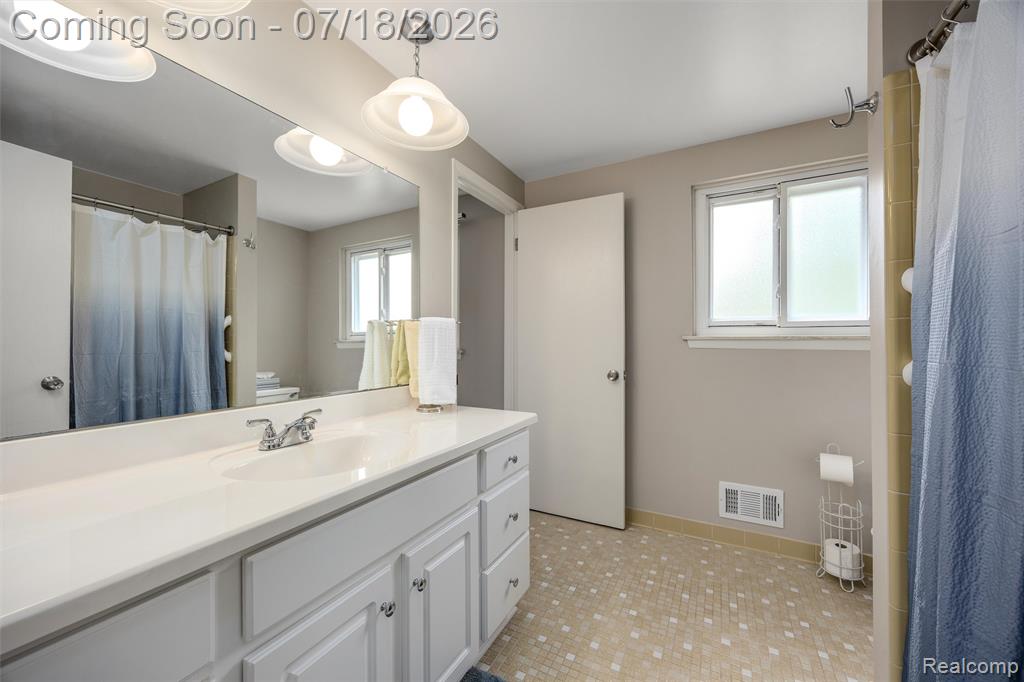 39711 Wales Street, Canton, MI 48188 — Photo 15
