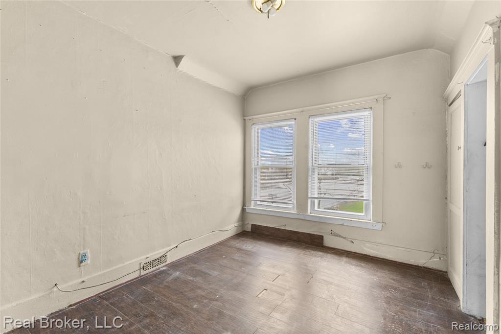 352 N Perry Street, Pontiac, MI 48342 — Photo 18