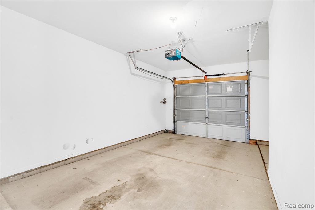 16901 Carriage Way, Northville, MI — Photo 32