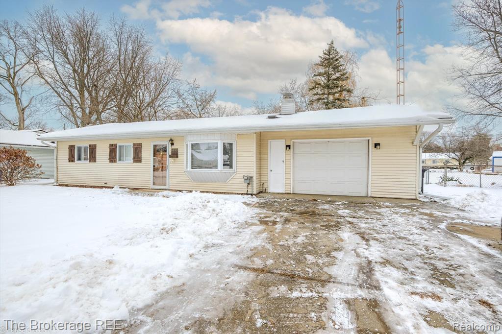 6155 Westdale Drive, Grand Blanc, MI 48439 — front exterior