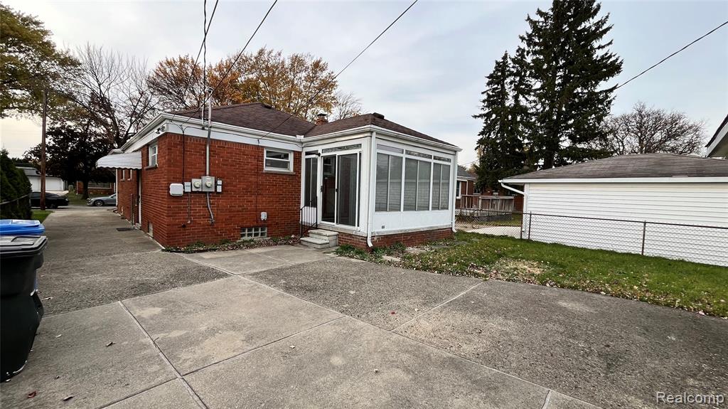 8252 Dale Street, Dearborn Heights, MI 48127 — Photo 21