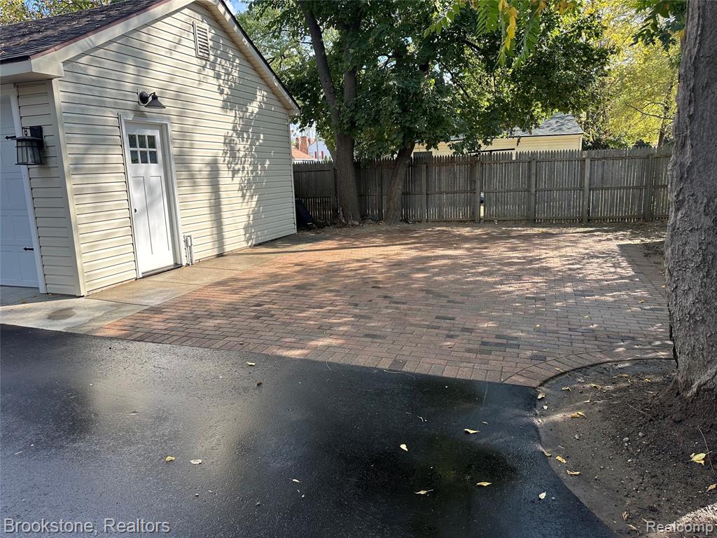 14 W Burdick Street W, Oxford, MI — Photo 3