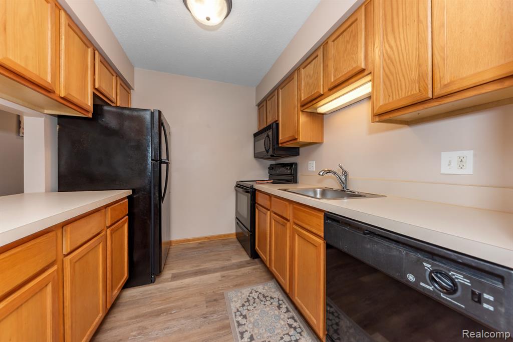 9624 Sawgrass Court, Belleville, MI 48111 — Photo 5