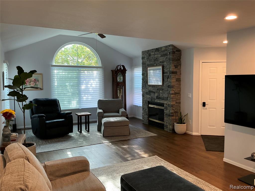 616 Perry Creek Drive, 11, Grand Blanc, MI 48439 — Photo 4