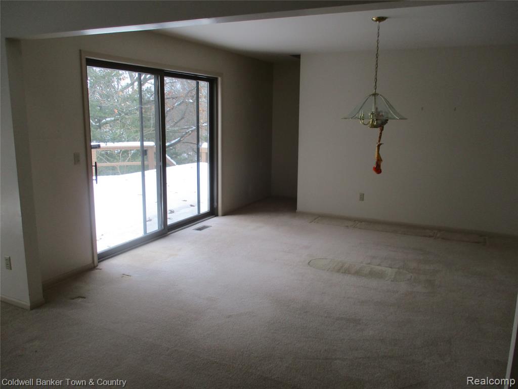 9102 Lake Crest Drive, Whitmore Lake, MI 48189 — Photo 11