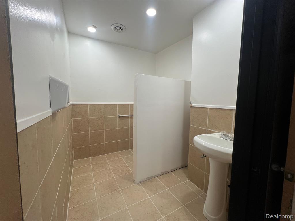 13837 Conant Street, Hamtramck, MI, 48212