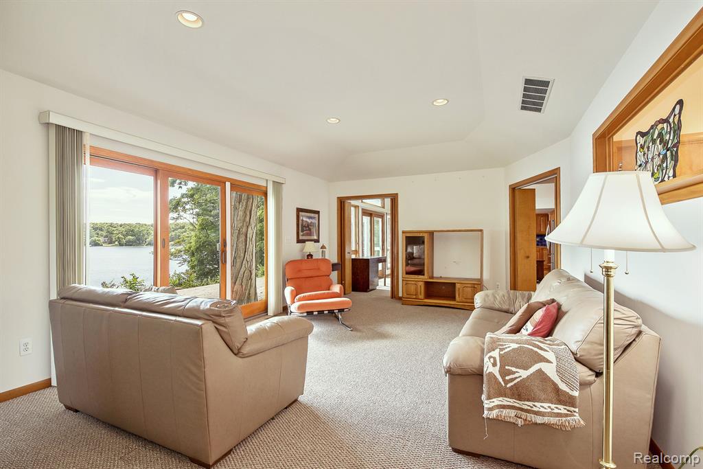 7636 THARP Drive, Whitmore Lake, MI 48189 — Photo 54