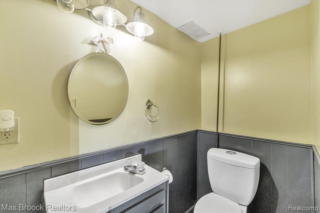 978 PANORAMA Drive, Milford, MI 48381 — Photo 16