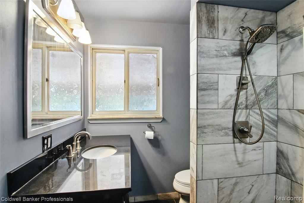 5567 Eldridge Drive, Waterford, MI 48327 — Photo 13