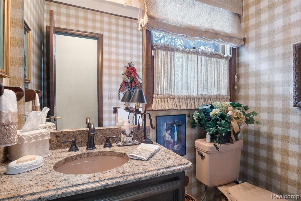 53800 WOODBRIDGE Drive, Shelby Twp, MI 48316 — Photo 20