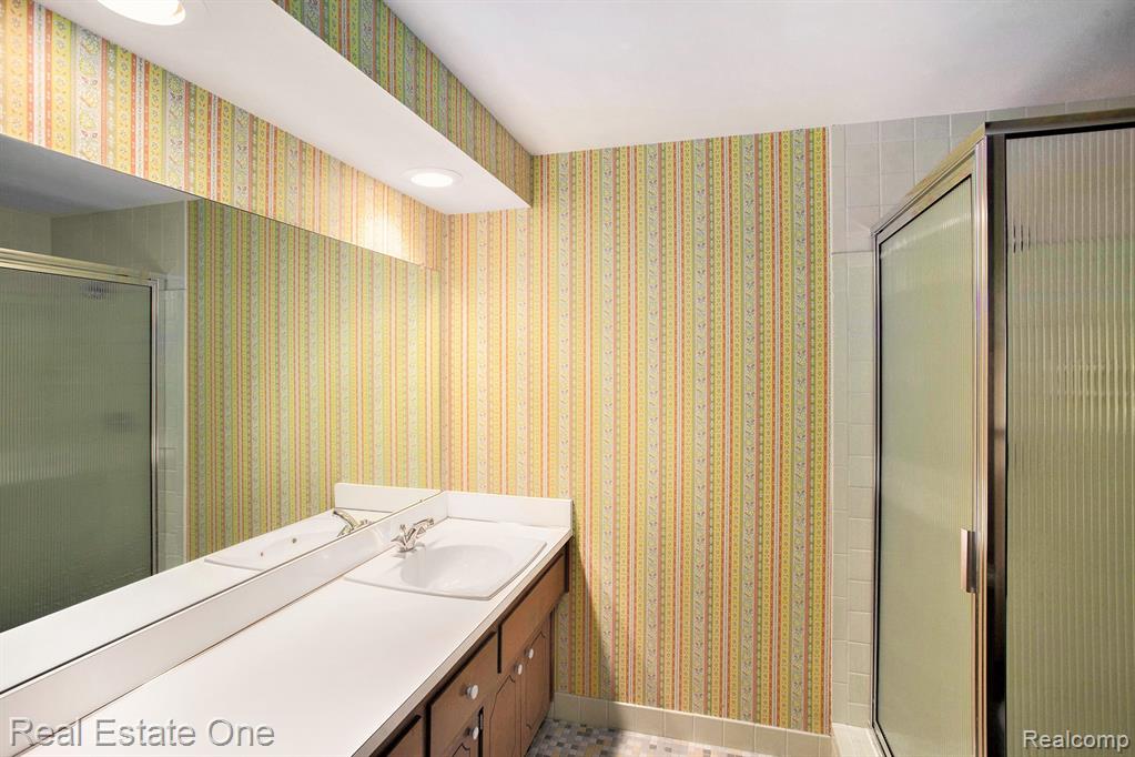 5593 Northcote, West Bloomfield, MI — Photo 20