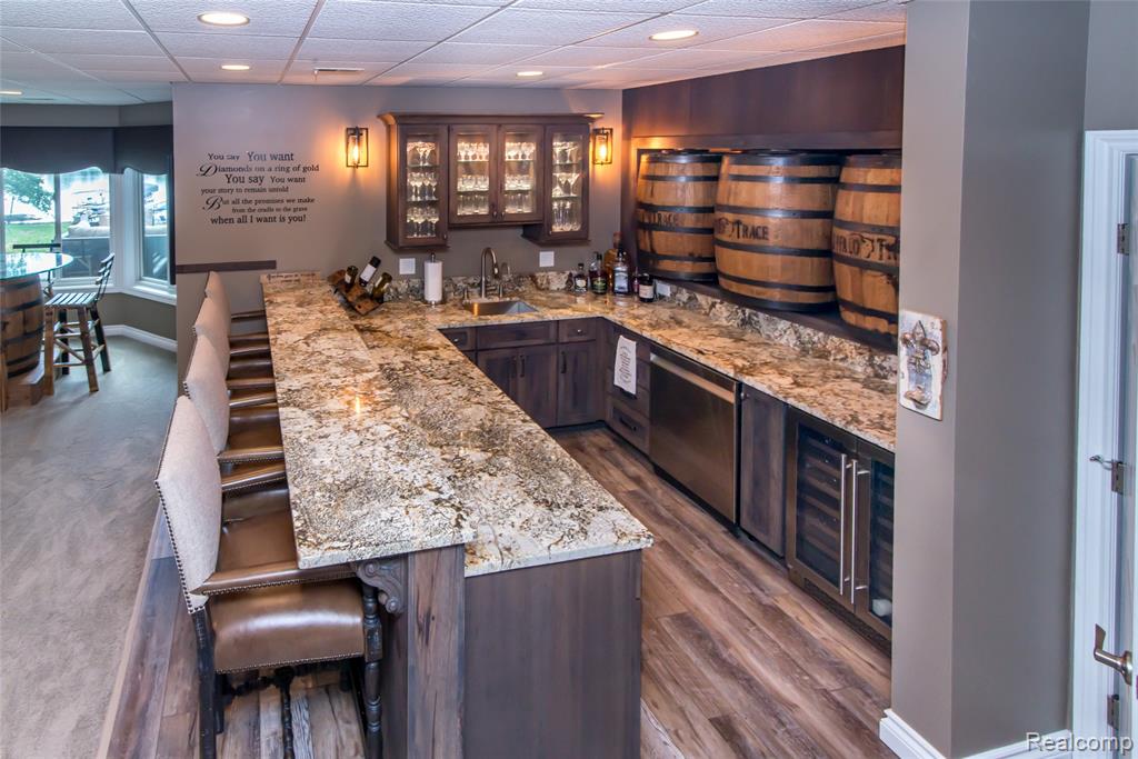 3166 W Beach Lake Drive, Milford, MI, 48380