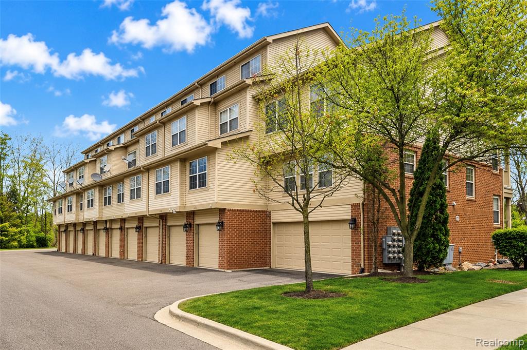 454 Old Pine Way, Walled Lake, MI 48390 — Photo 49