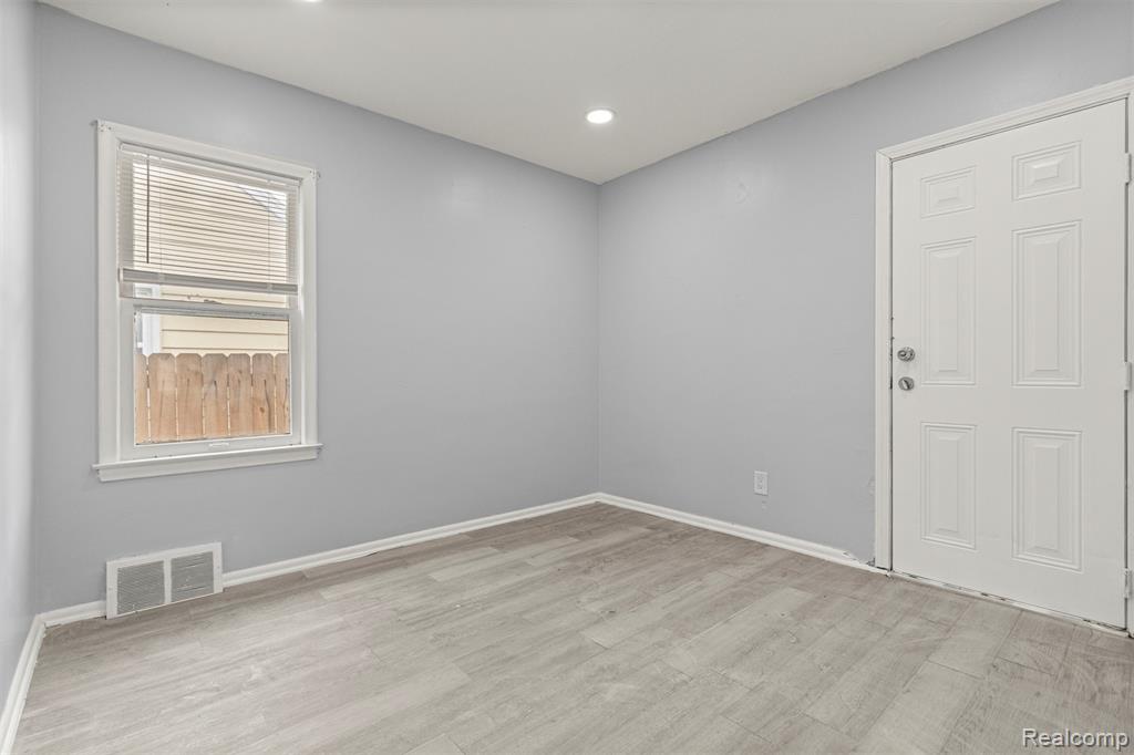 7634 Warwick Street, Detroit, MI 48228 — Photo 17