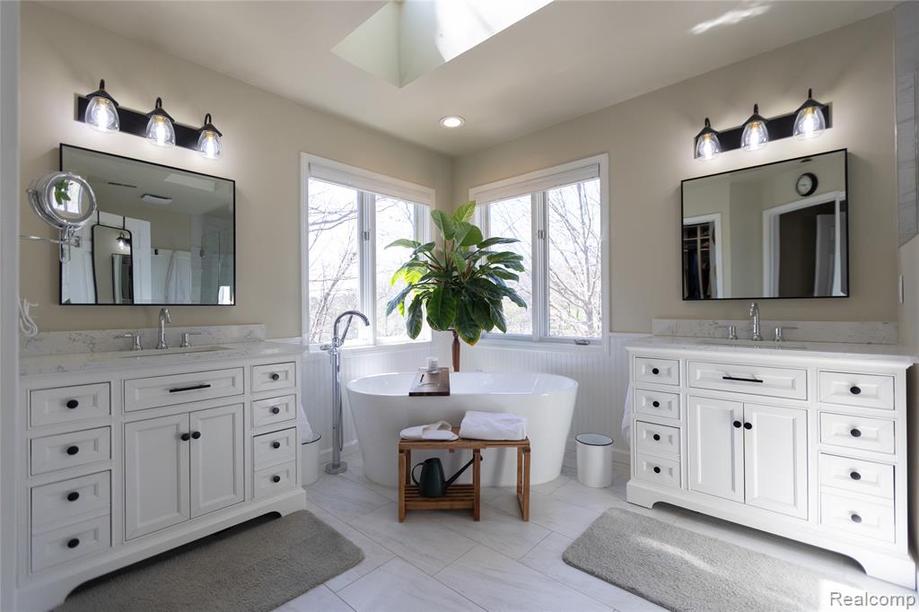 7988 Hillside Lakes Drive, Brighton, MI 48116 — Photo 31