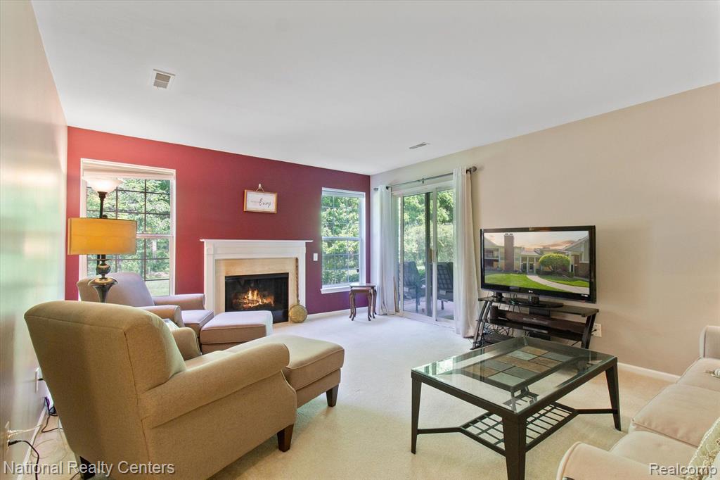 4727 BERKSHIRE Drive, 197, Sterling Heights, MI 48314 — Photo 4