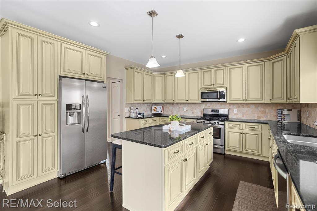 9212 HIDDEN OAKS Drive, Grand Blanc, MI 48439 — Photo 11