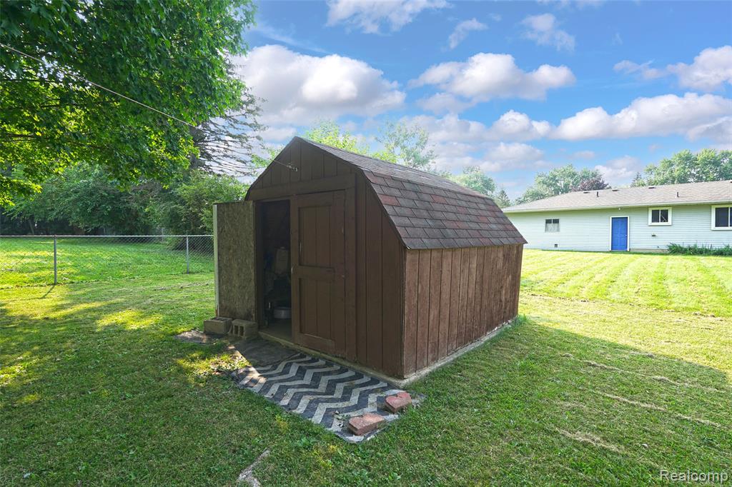 1761 Carriage Lane, Lapeer, MI 48446 — Photo 11