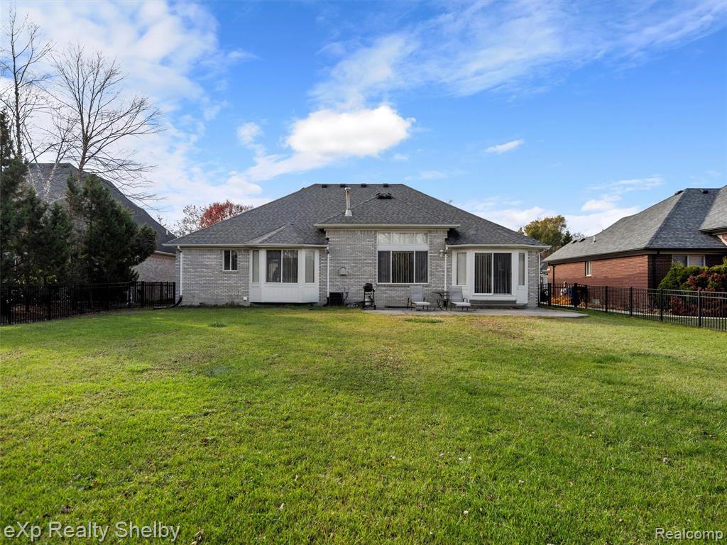 49088 Lehr Drive, Macomb, MI 48044 — Photo 39