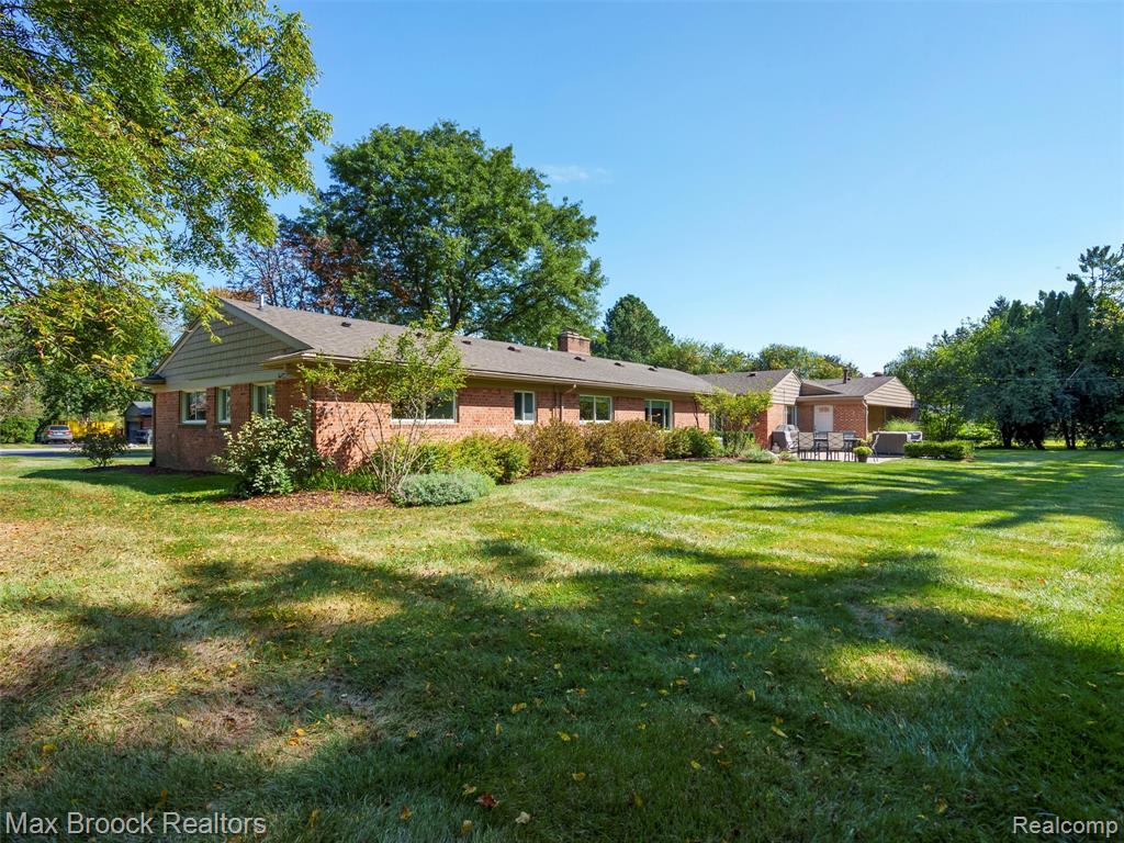 4740 Burnley Drive, Bloomfield Hills, MI 48304 — Photo 50