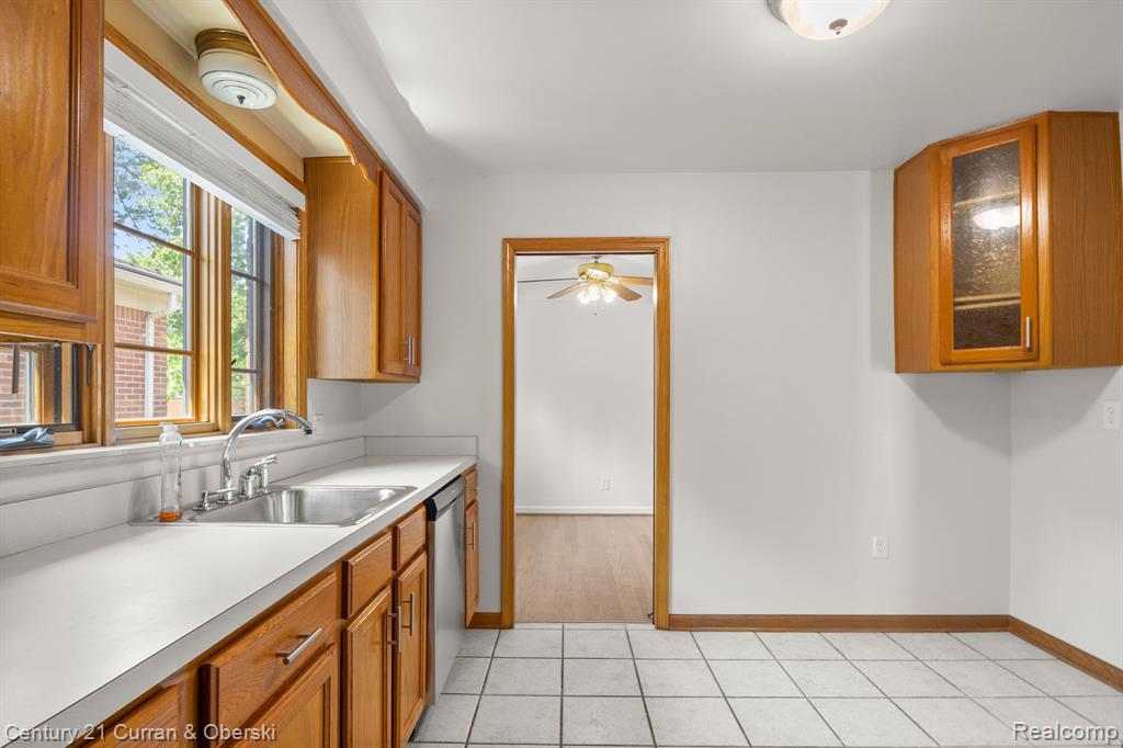 7480 COLONIAL Street, Dearborn Heights, MI 48127 — Photo 10