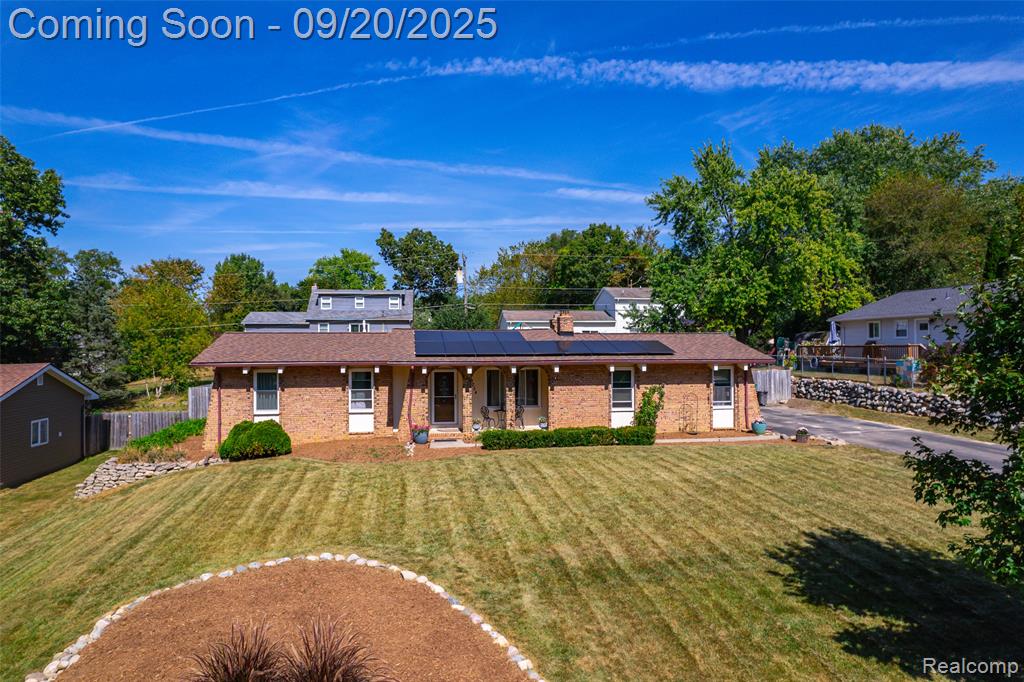 9254 Semindale, Clarkston, MI — front exterior